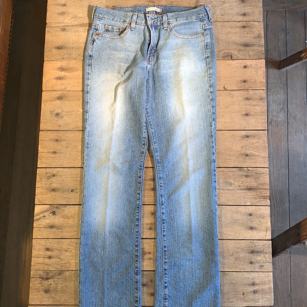 Levi’s 505 Straight Leg Jeans Medium Wash Size 8L *tag says 8 M see measurement